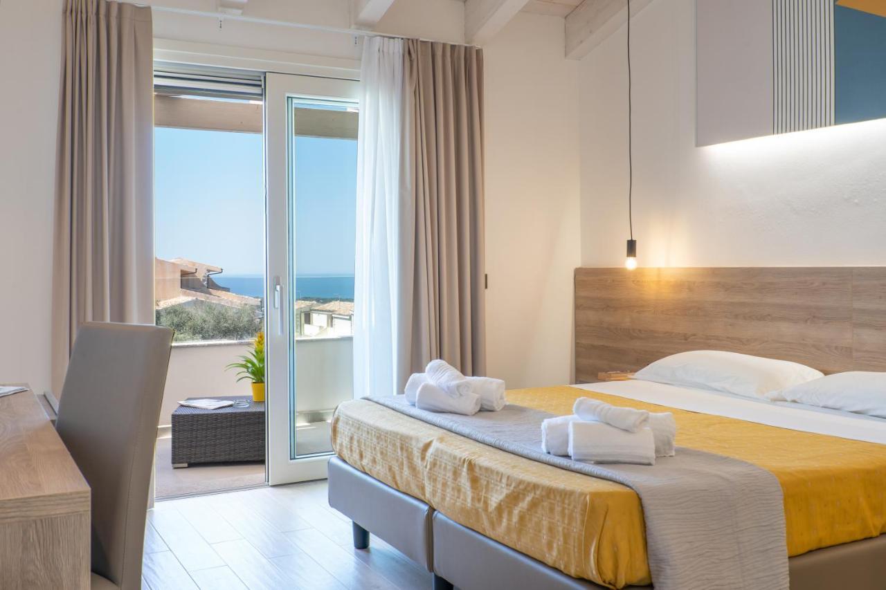Horizon Hotel Badesi Esterno foto